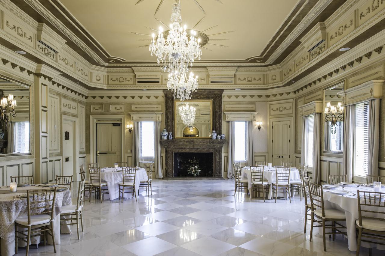 Отель Kentucky Castle Versailles Экстерьер фото