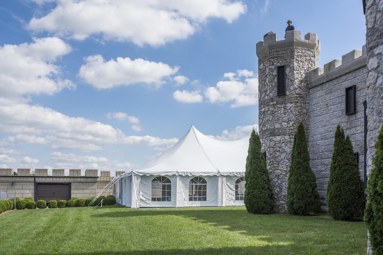 Отель Kentucky Castle Versailles Экстерьер фото